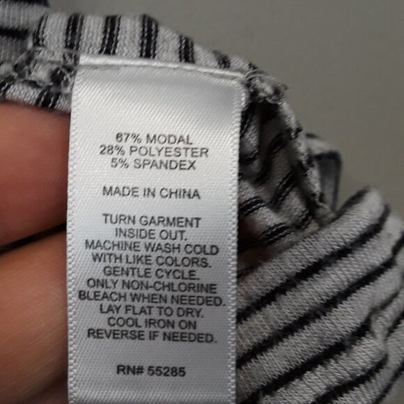 EXPRESS Black Stripe Short Sleeve Graphic Top - Picture 5 of 8